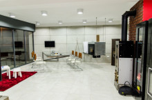 Nowy salon firmy Kominki -Vector